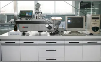 Универсальный инструментальный микроскоп